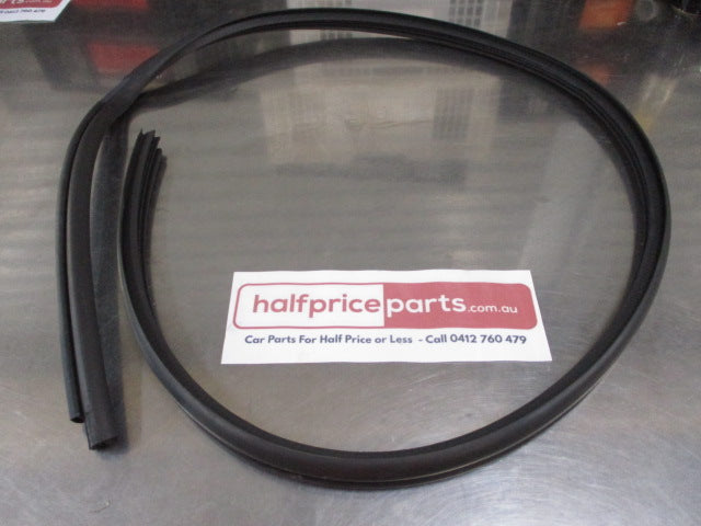 Mitsubishi Outlander Genuine Right Hand Front Door Weather Strip New Part