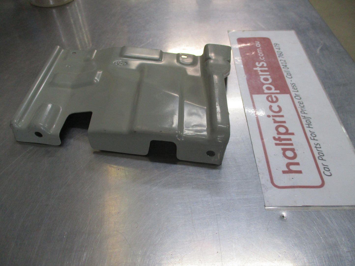 Hyundai Santa Fe Genuine Lower Right Hand Rear Bumper Side Bracket New Part