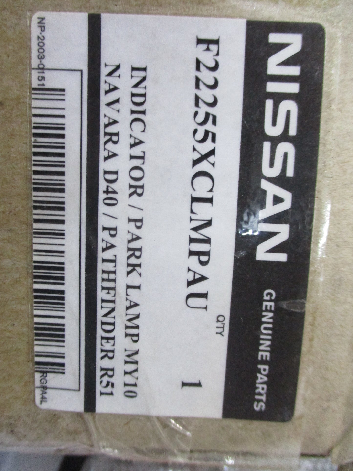 Nissan Navara D40M/R51 Pathfinder Genuine Bull Bar Park Light Indicator New Part