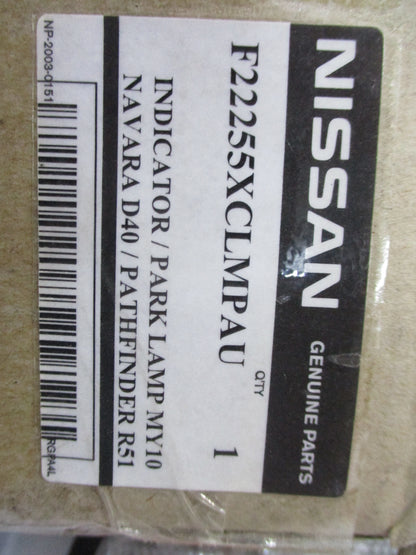 Nissan Navara D40M/R51 Pathfinder Genuine Bull Bar Park Light Indicator New Part