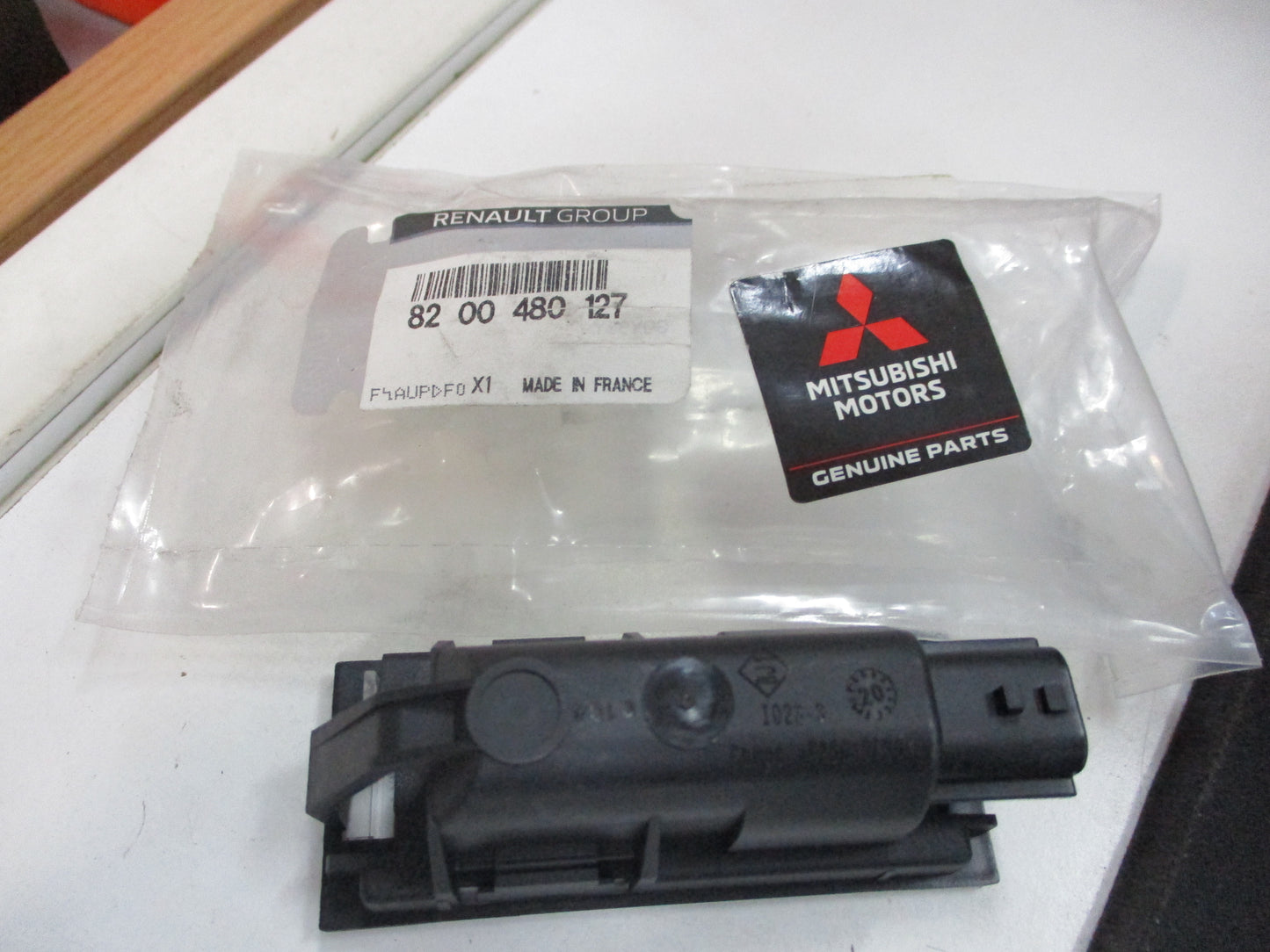 Renault Laguna Series III Hatch Genuine Number Plate Light New Part