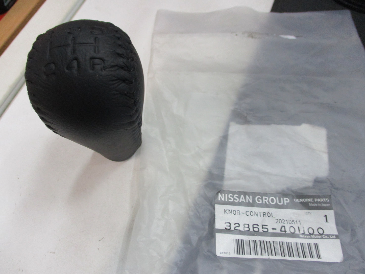 Nissan GU Patrol Series 4 Genuine Gear Knob (Black) Code G New Part