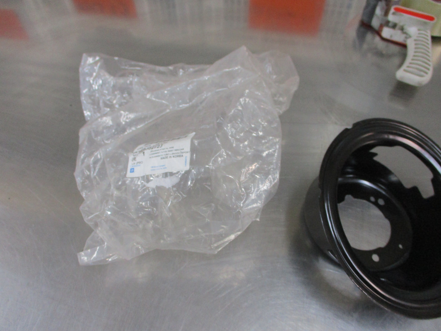 Holden Captiva Genuine Fuel Filler Tank Housing New Part