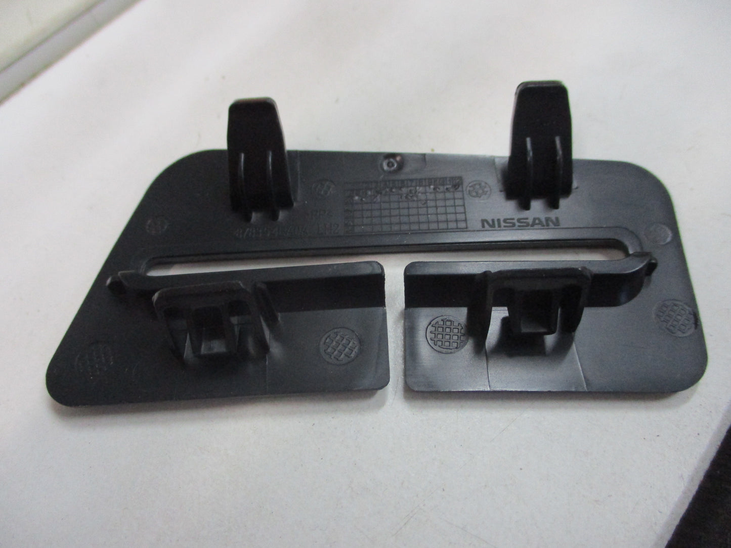 Nissan Rogue Sport Genuine Seat Belt Finisher Drivers 2ND Row New Part