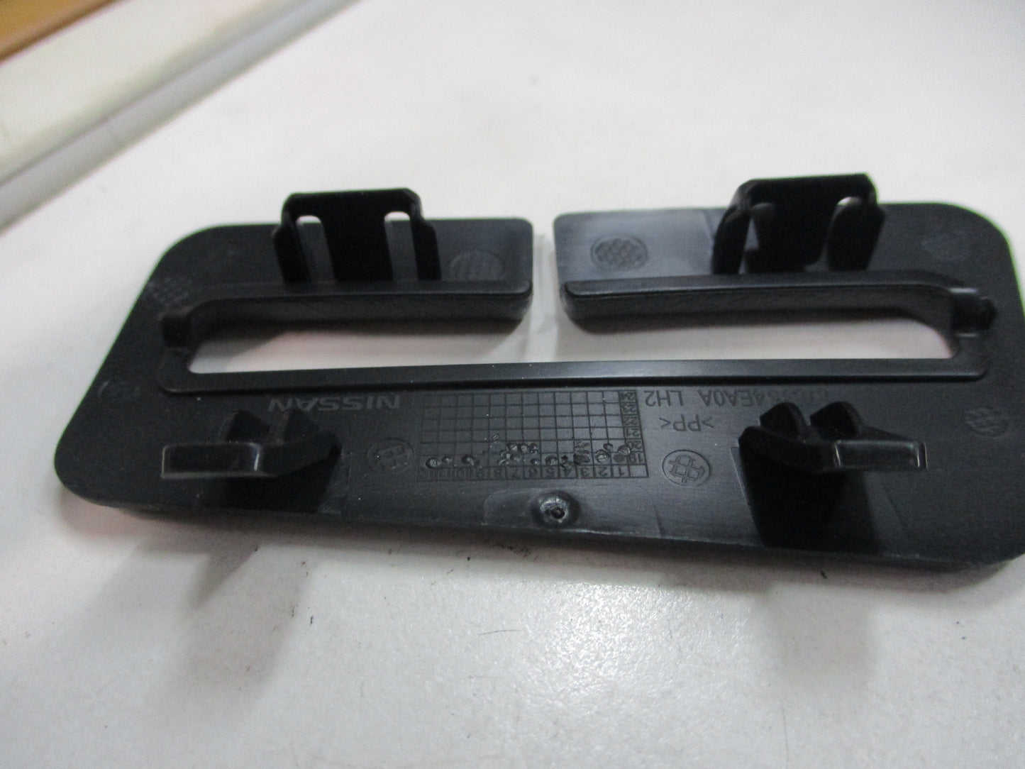 Nissan Rogue Sport Genuine Seat Belt Finisher Drivers 2ND Row New Part