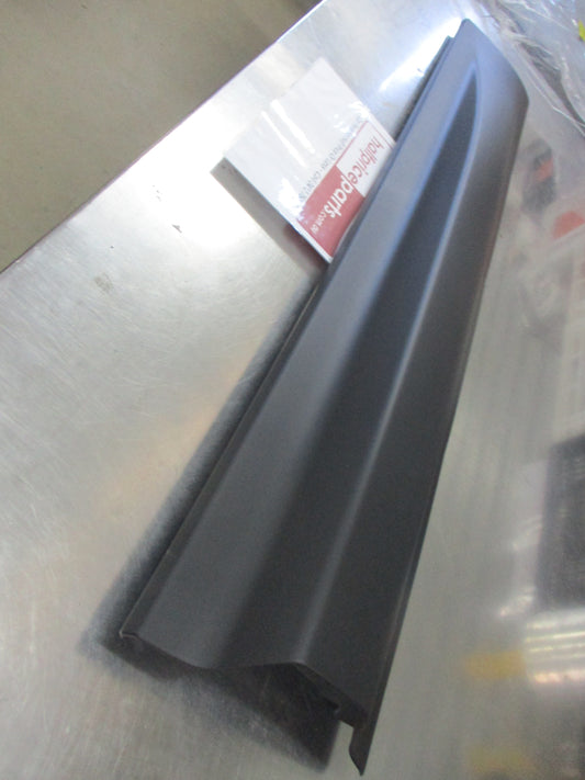 Land Rover Range Rover Sport Genuine Righ Hand Front Bottom Door Molding New Part