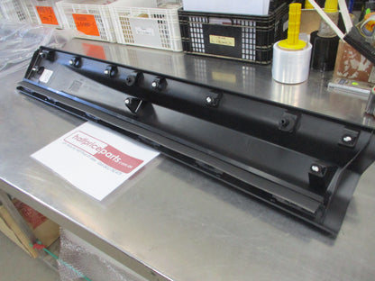 Land Rover Range Rover Sport Genuine Righ Hand Front Bottom Door Molding New Part