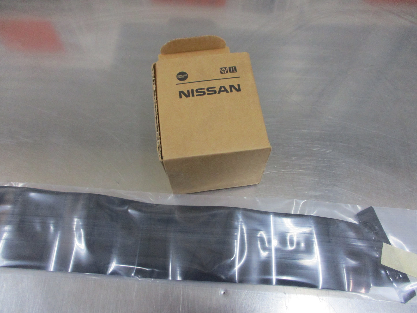 Nissan Pathfinder Genuine Right Hand Rear Door Black Out Tape New Part