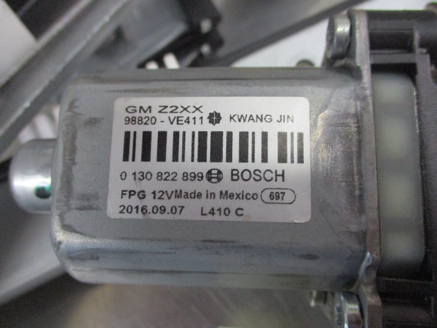 Holden Caprice Genuine Drivers Front Power Window Regulator With Motor New Part