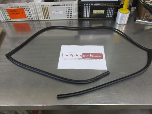 Nissan X-Trail T31 Genuine Front Upper Winscreen Molding New Part