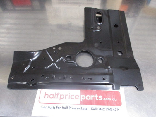 Mitsubishi Triton Genuine Left Hand Front Head Light Support Bracket New Part