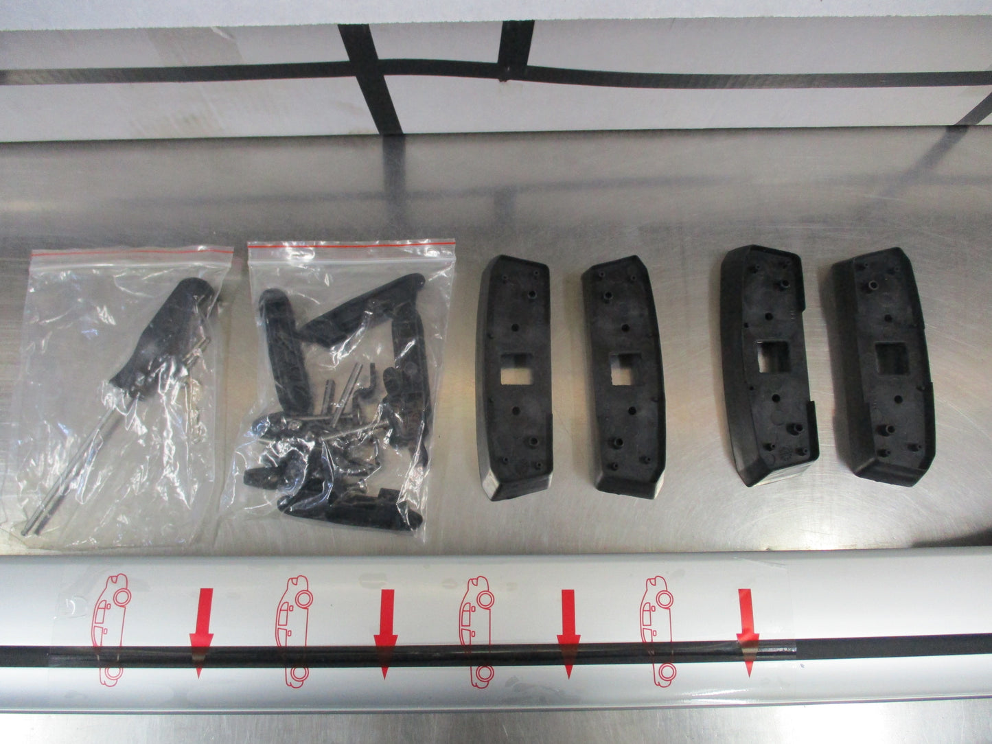 Nissan X-Trail T32 Genuine Roof Bars Through Style Kit New