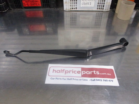 Mitsubishi Lancer Genuine Front Right Hand Windscreen Wiper Arm Assembly New Part