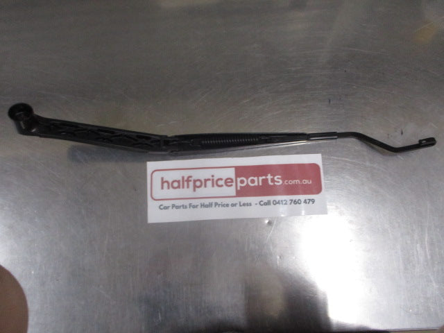 Mitsubishi Lancer Genuine Front Right Hand Windscreen Wiper Arm Assembly New Part