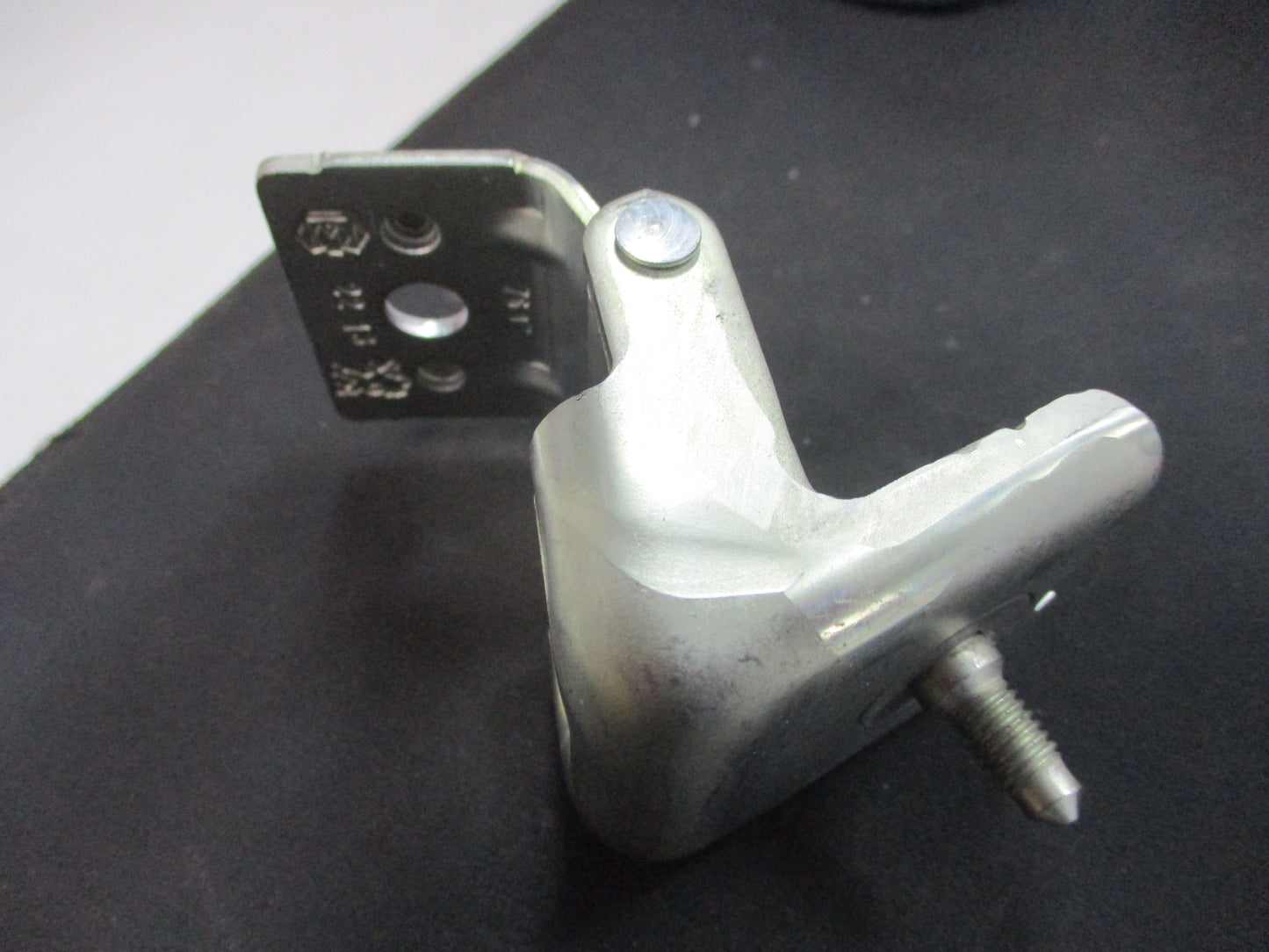 Peugeot 207 Genuine Rear Tail Gate Hinge New Part