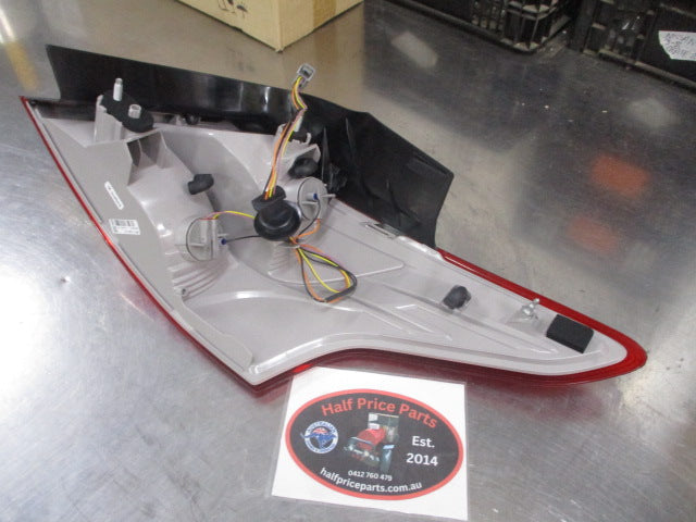 Ford Focus Genuine Left Hand Rear Combination Tail Light Assembly New Part