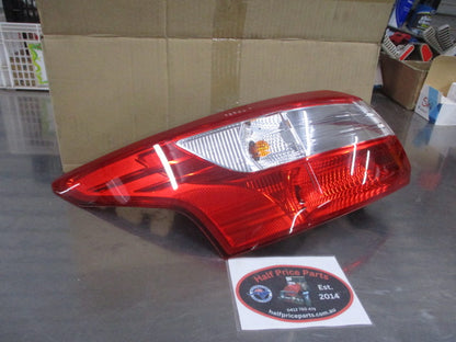 Ford Focus Genuine Left Hand Rear Combination Tail Light Assembly New Part
