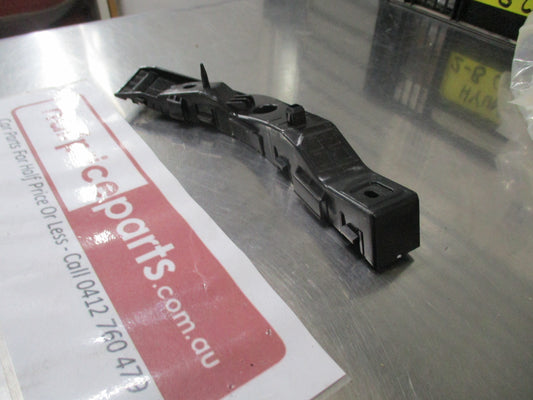 Hyundai Elantra Wagon Genuine Front Passenger Bumper Bracket New Part