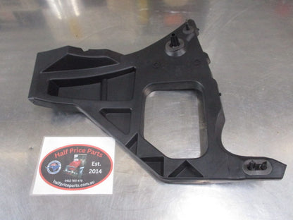 Ford Focus Sedan Genuine Right Hand Rear Bumper Mounting Bracket New Part