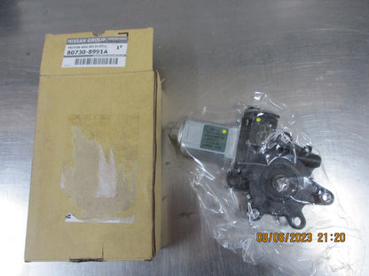 Nissan Navara D40 Thai Genuine Drivers Front Door Power Window Motor New Part