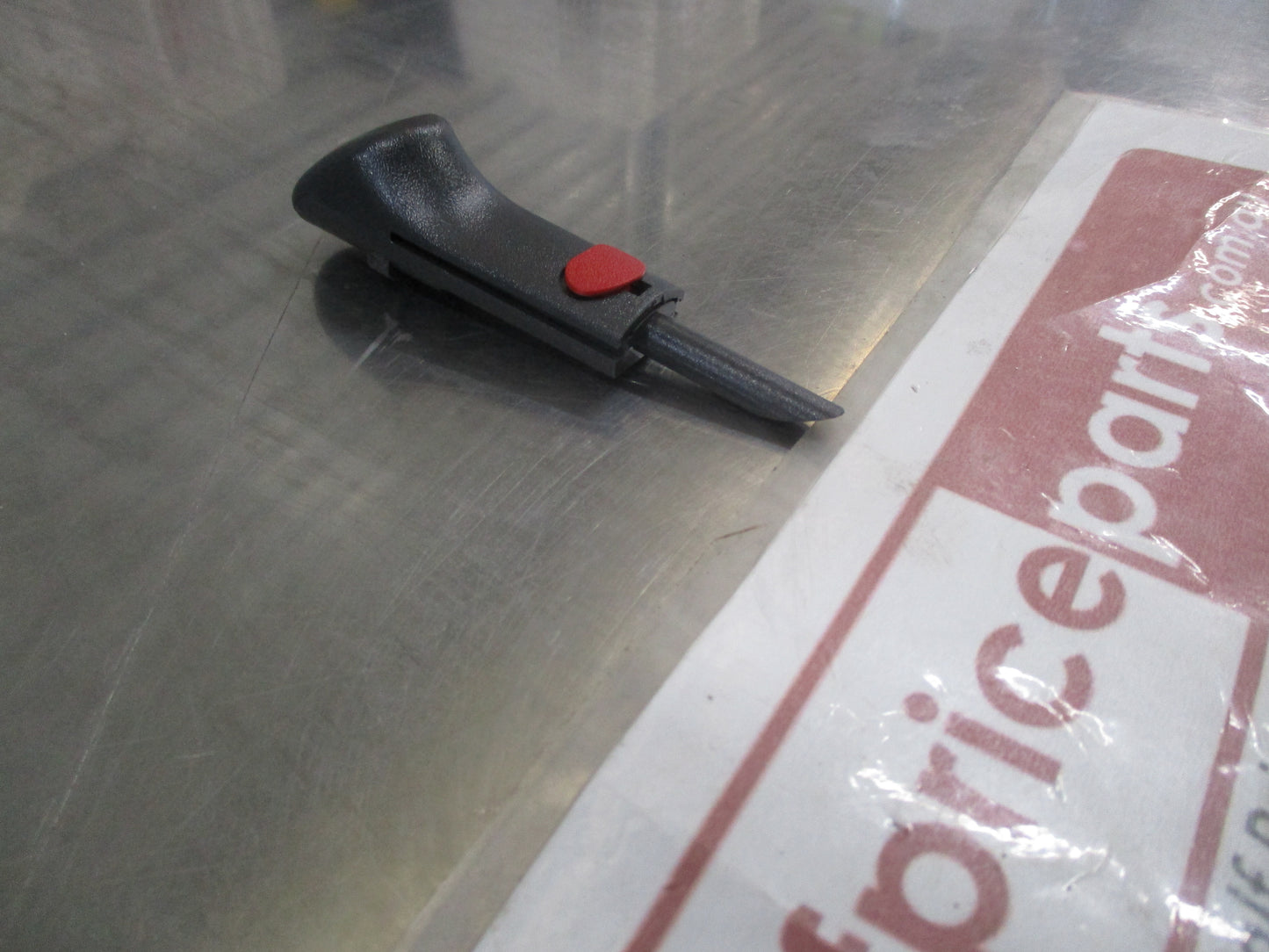 Holden Commodore/Calais/Statesman/Caprice Genuine Door Lock Snipper Button New Part