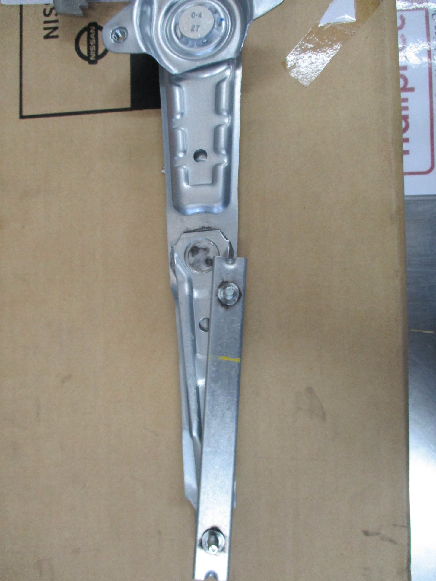 Nissan D23 Navara Genuine Passenger Rear Door Window Regulator New