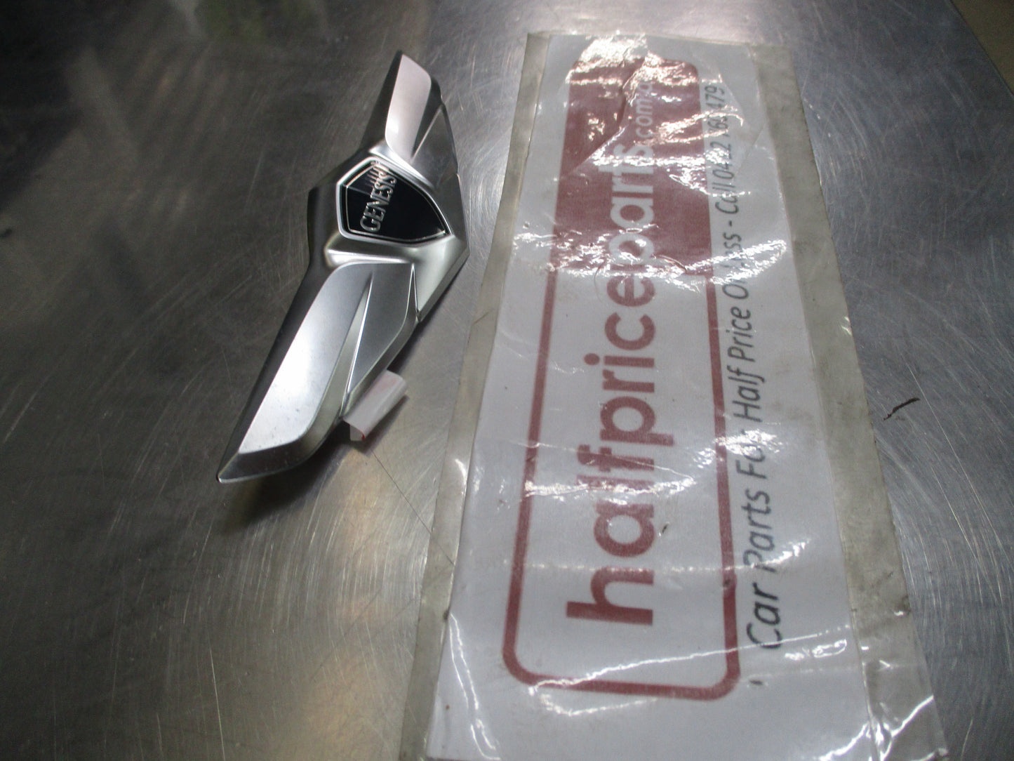 Hyundai Genesis Genuine Rear Boot Wing Emblem Assembly New Part