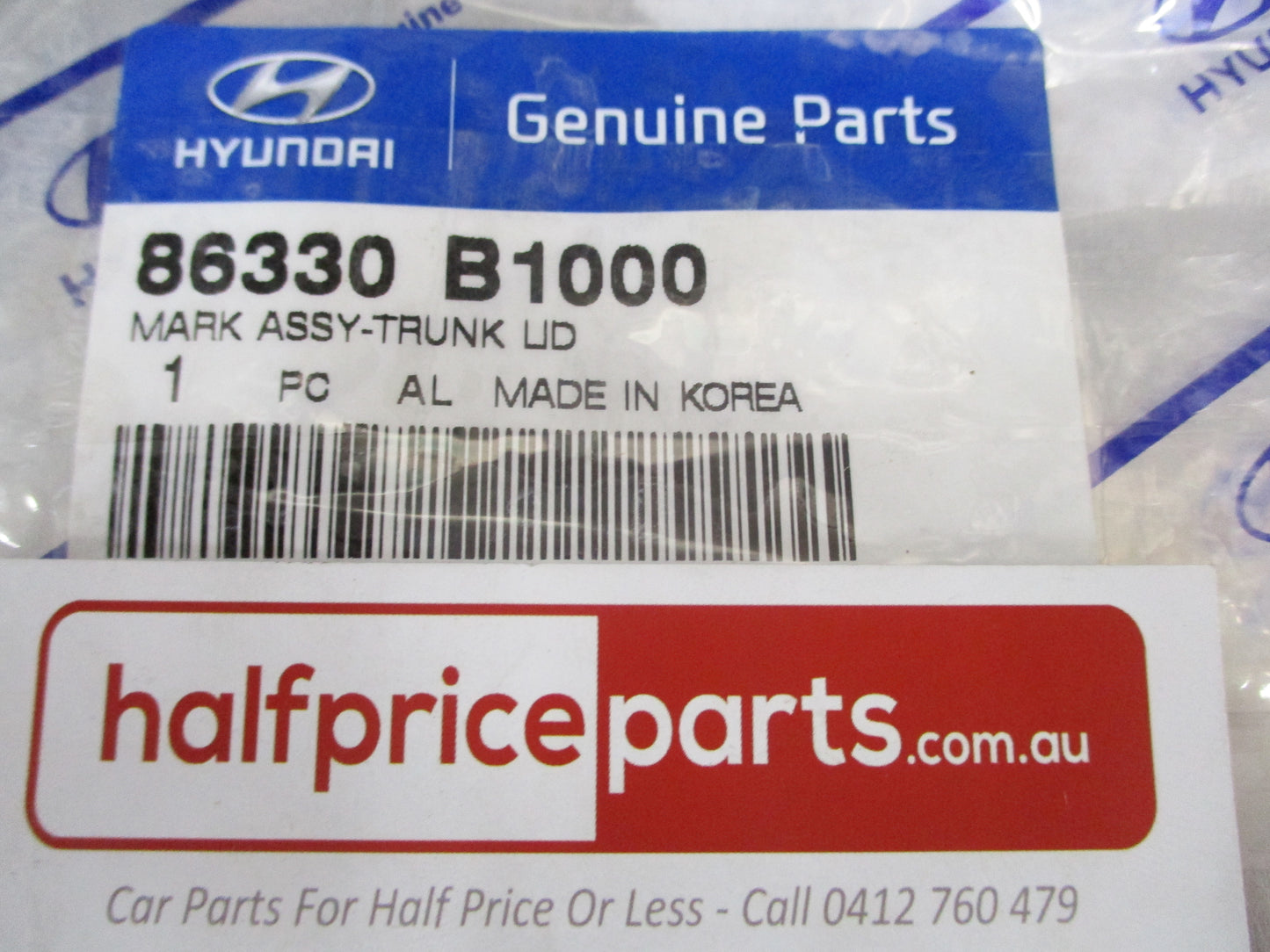 Hyundai Genesis Genuine Rear Boot Wing Emblem Assembly New Part
