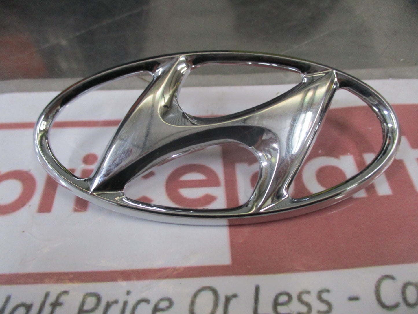 Hyundai Genesis/Elantra/Sonata/Grandeur Genuine Front Grille Emblem New Part