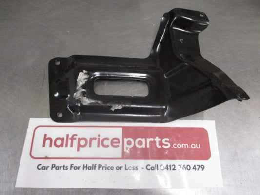 Mitsubishi Pajero Sport Genuine Front Left Bumper Stay Bracket New Part
