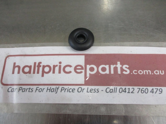 Nissan Micra/Qashqai Genuine Rear Window Wiper Arm Seal New Part
