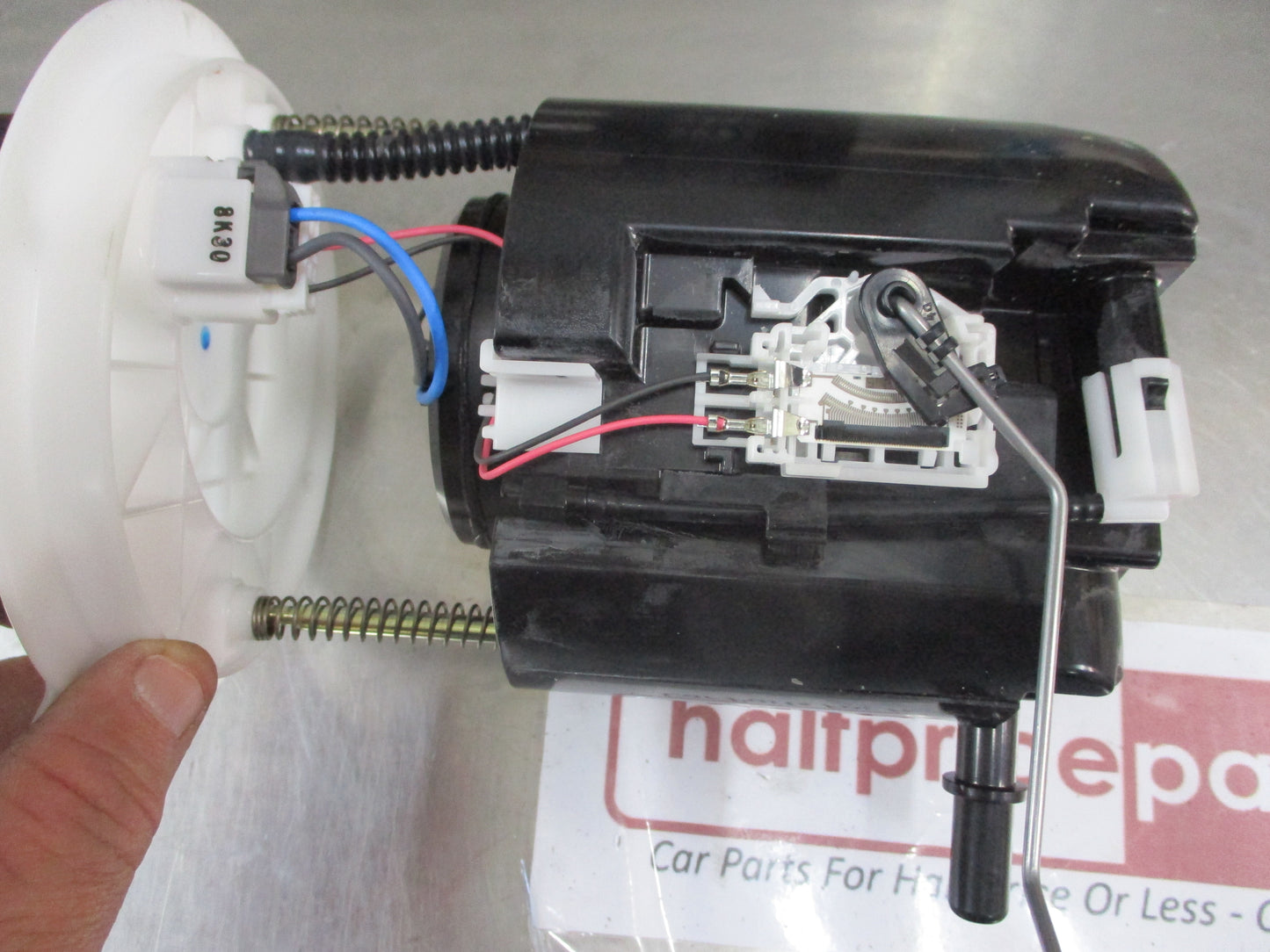 Holden VE SS-SSV V8 Commodore Genuine Fuel Pump Assy New Part