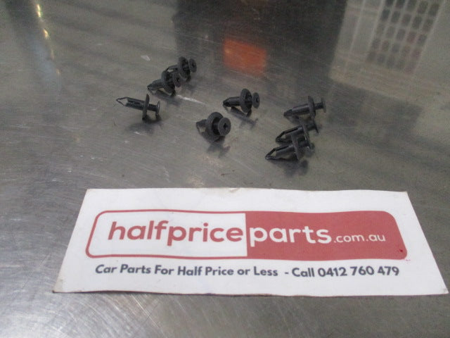 Ford Genuine Scrivet Clip - New Part