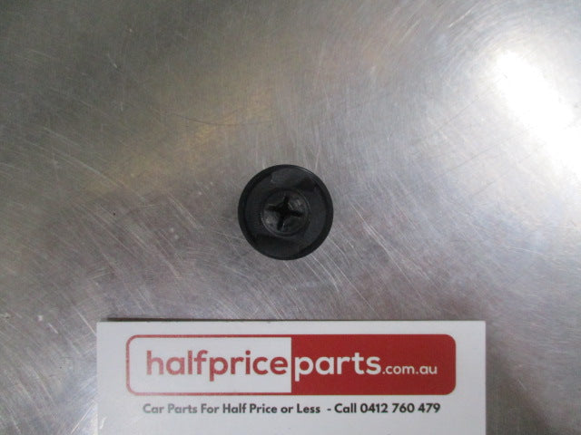 Ford Focus-Transit Genuine Bonnet Insulator Clip - New Part