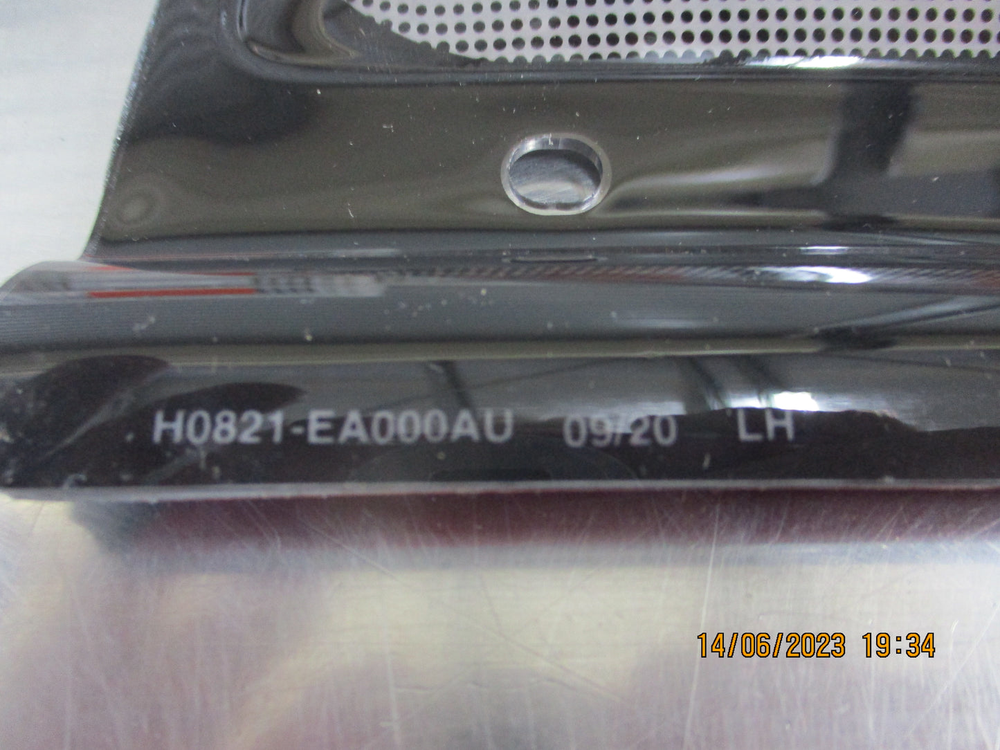 Nissan Navara D40M-R51 Parthfinder Genuine Passenger Front Weather Shield New Part