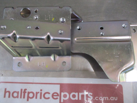 Mazda BT-50 Genuine Extra Cab Tub Liner/Tailgate Liner Fitting Kit New Part