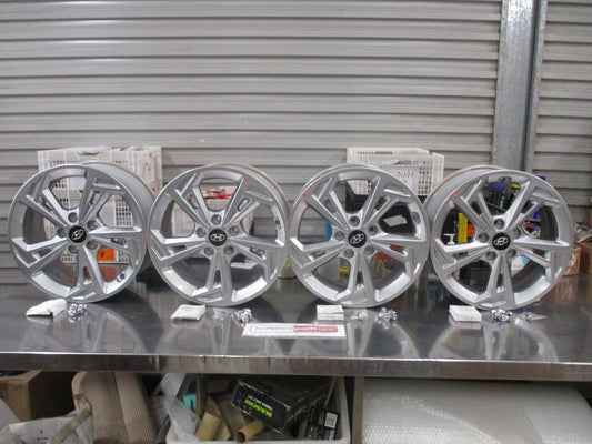 Hyundai Kona Genuine Set 4 Alloy Wheels With Wheel Nuts-Center Caps And 3 Valves Off New Vehicle