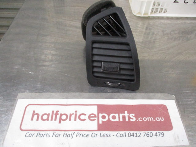 Kia Sorento Genuine Right Hand (Driver's) Air Duct Vent New Part