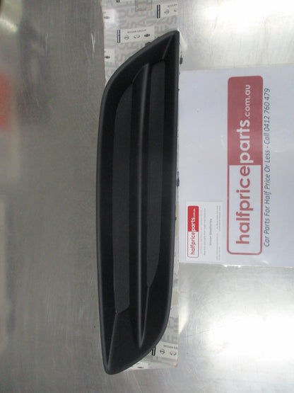 Genuine Nissan B17 Pulsar Sedan Passenger Front Bumper Fog Light Cover New Part