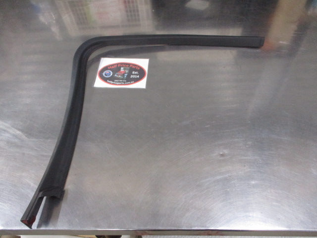 Ford Focus Genuine Right Hand Rear Door Window Surround Molding New Part