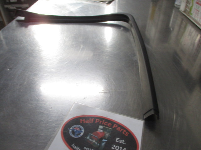 Ford Focus Genuine Right Hand Rear Door Window Surround Molding New Part