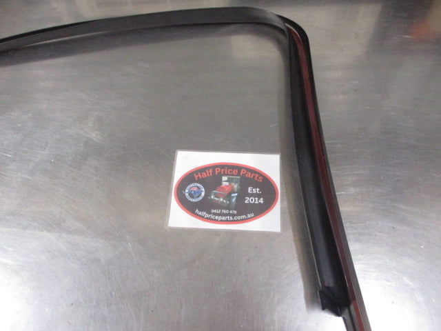 Ford Focus Genuine Right Hand Rear Door Window Surround Molding New Part