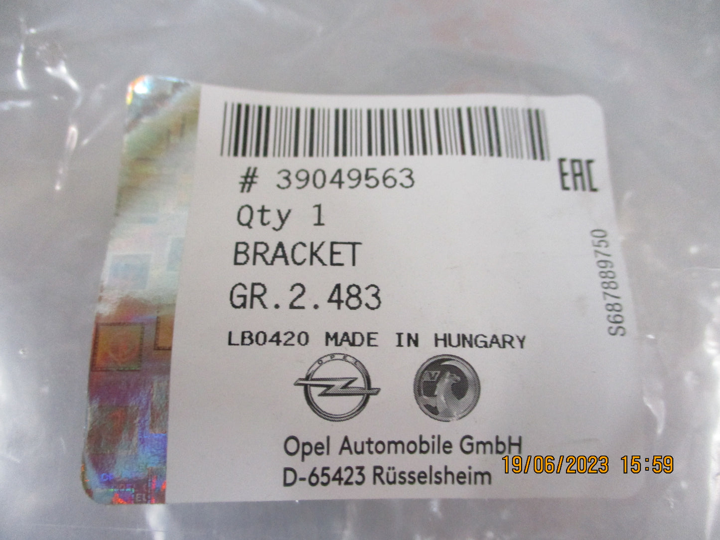 Holden Cruze Genuine Engine Wiring Harness Fuse Block Bracket New Part
