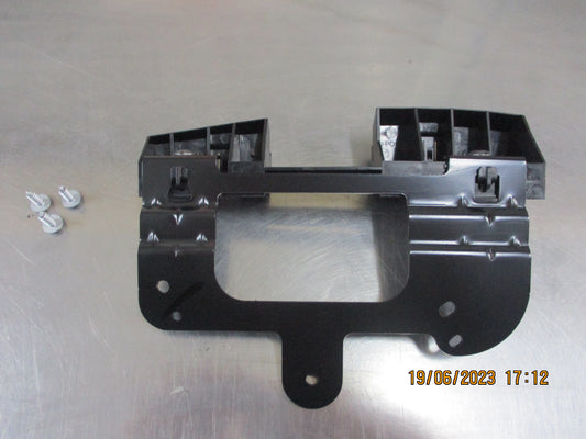 Nissan Pulsar Sedan Genuine Left Hand Front Bumper Retainer New Part