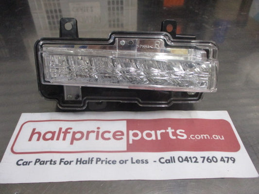Mitsubishi Pajero Genuine Right Hand Front Side Marker Light New Part