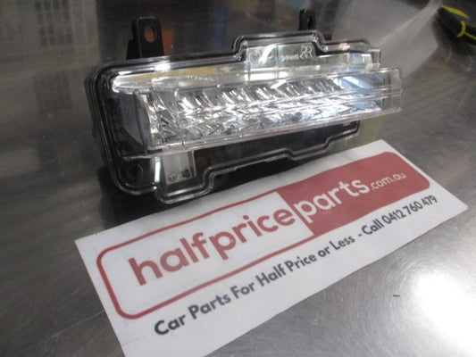 Mitsubishi Pajero Genuine Right Hand Front Side Marker Light New Part