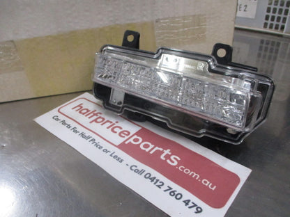 Mitsubishi Pajero Genuine Right Hand Front Side Marker Light New Part