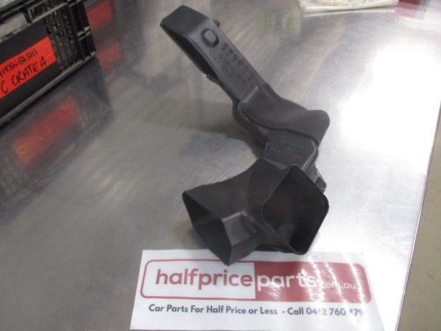 Mitsubishi Pajero Wagon Genuine Rear Right Hand Heater Duct Pipe New Part