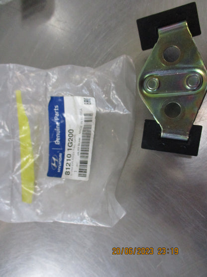 Hyundai Accent/Veloster/Elantra Genuine Tail Gate Striker Assembly New Part