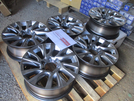 Toyota Fortuner/Hilux Genuine Set Of 5 Silver Alloy Wheels With Out Caps Used Part VGC